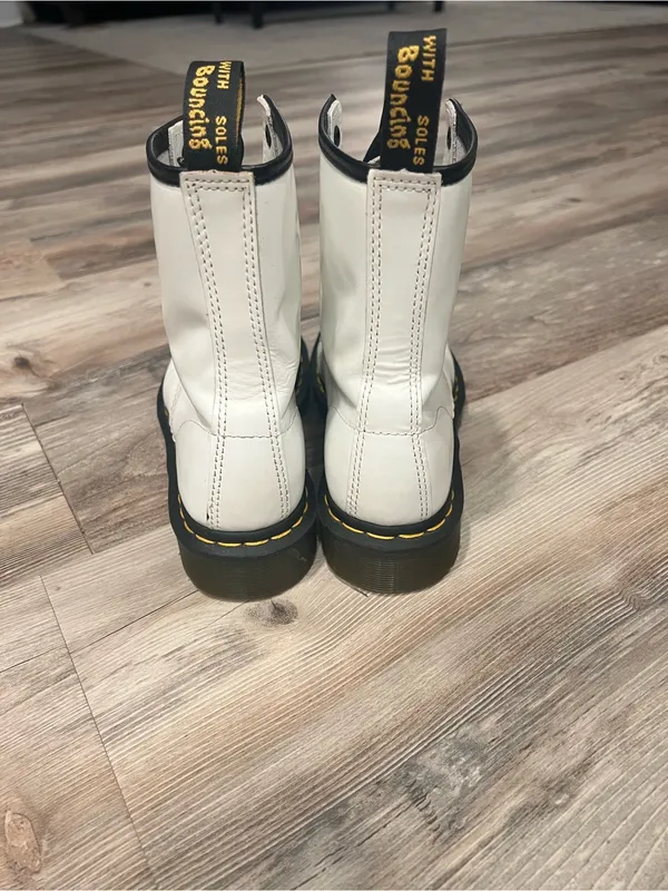 Dr Martens 1460 White Smooth Leather 8 Eye AirWair Combat Boots Woman size 8 - Image 5