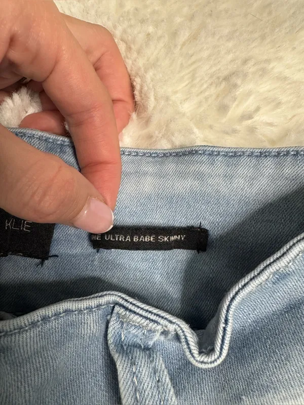 Kendall + Kylie The Babe Skinny Jeans Size 22 Light Wash Distressed - Image 6