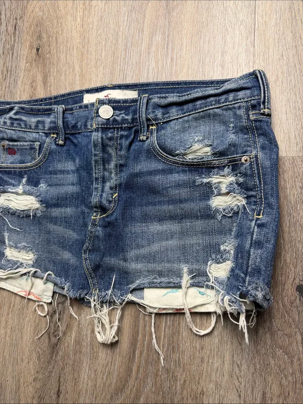 Hollister Frayed Dark Blue Distressed Denim Mini Skirt Size 3 (waist 26) - Image 4