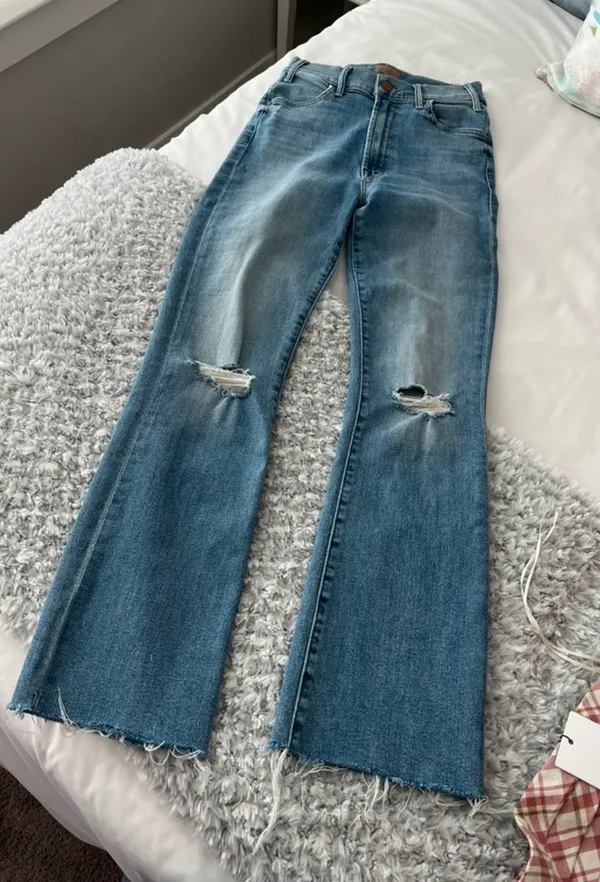 MOTHER Denim Hustler Distressed Raw Hem Ankle Jean - Image 5