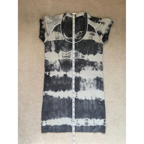 Lululemon Swiftly Tech Short Sleeve Tie Dye Gray‎ White Top Size 4 - Image 6