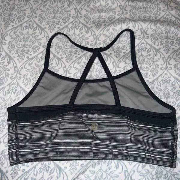 Well Worn sports bra size S - Image 2