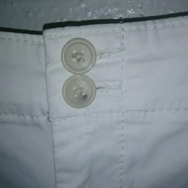 Banana Republic 6 High Rise Stretch Bermuda White Shorts - Image 3