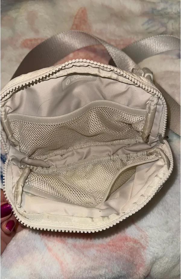 Lululemon Everywhere Belt Bag off white - Image 5