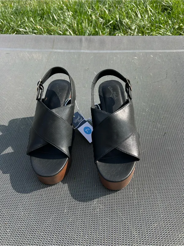 Universal Threads Nwt Naomi‎ Wood Wedge Heels with Memory Foam Insole - size 7.5 - Image 2