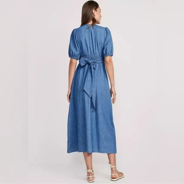 Old Navy Fit & Flare Twist-Front Maxi Dress Chambray Size Small - Image 2