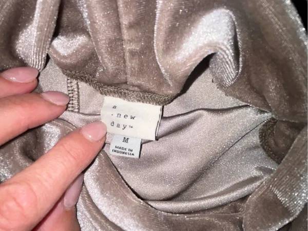 A New Day Sleeveless Velvet Mock Neck Top in Taupe size medium - Image 4