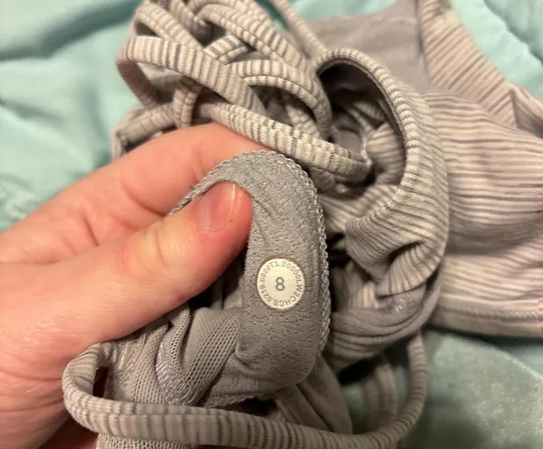 Lululemon grey and white sports bra With Padding Size 8 - Image 4