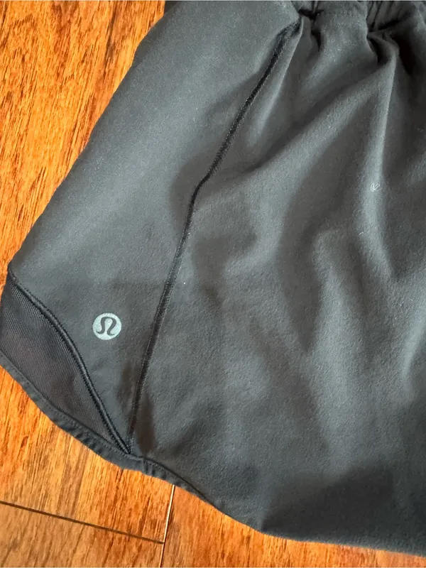 Lululemon Hotty Hot Short *High-Rise 2.5 Size 6 - Image 5