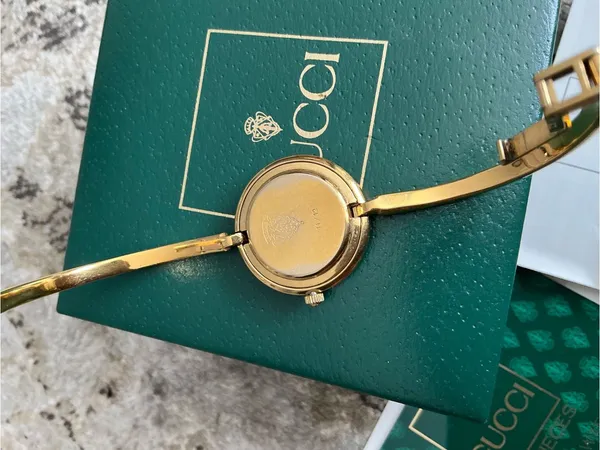 Gucci DRESSY Bangle Watch set with Interchangeable bezels❤️‍🔥❤️‍🔥❤️‍🔥 - Image 9