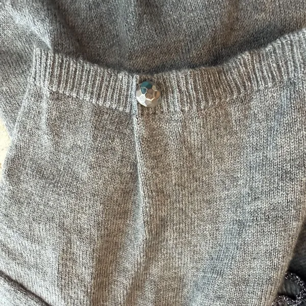Caché NWT Ruffle Neck SS Sweater Gray Metallic Ribbed Hem‎ Silk Blend Y2K Small - Image 10