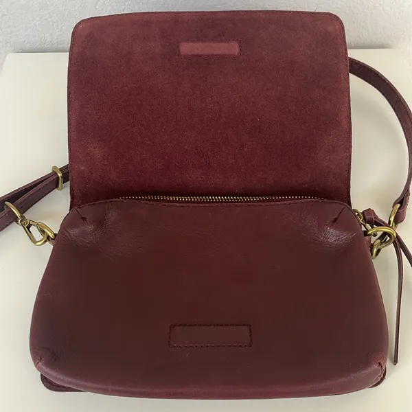 Madewell The Flap Convertible Crossbody Bag in Dark Cabernet - Image 5
