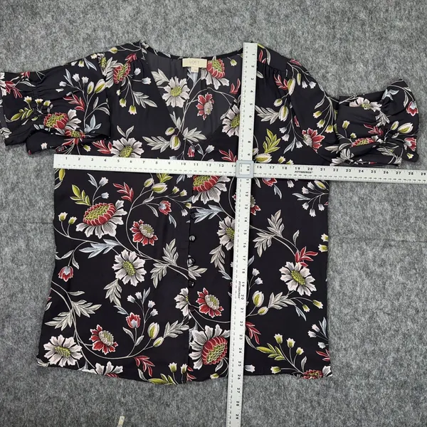 LOFT Women Blouse Sz M Charcoal Floral VNeck Long Sleeve Button Down Ruffle Cuff - Image 8