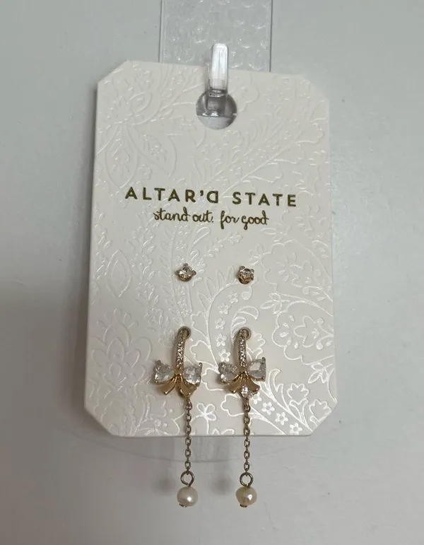NEW Arula / Altar’d State Gold Bow and Pearl Earring Set NWT - Image 3