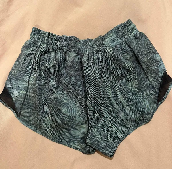 Lululemon Hotty Hot Short 2.5” - Image 2