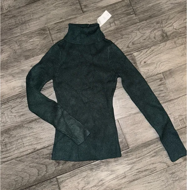 Abercrombie LuxeLoft green turtleneck NWT - Image 2