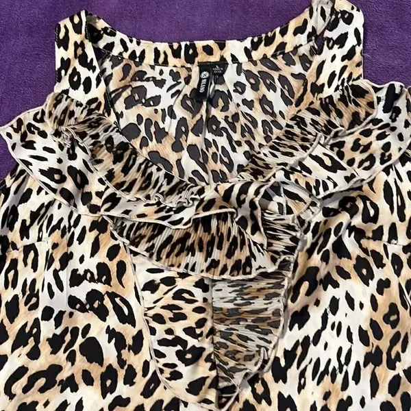 Milano size large leopard print sleeveless blouse with ruffles EUC Tan - Image 6