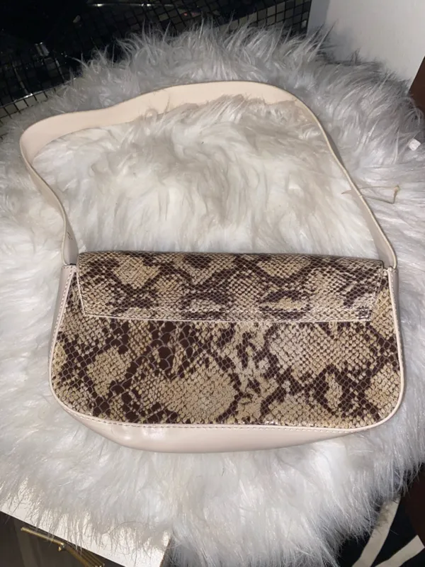 Casual corner Snake-Print Shoulder Bag in Beige and Brown - Image 2