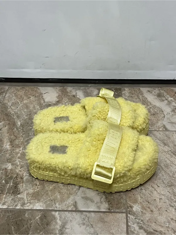 Ugg Winter Fluffita Sherpa Yellow Platform Slippers Womens Size 5 - Image 3