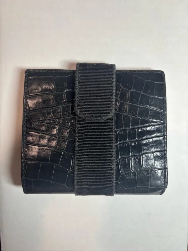Ferragamo Vintage Vara Bow Wallet Croc Embossed Black Leather Compact Bifold - Image 3