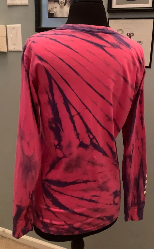 This is a pink and purple Vans tie-dye long-sleeve t-shirt featuring the brand's signature white logo on the chest. - Image 9
