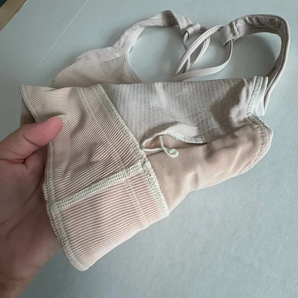 Women's Lululemon Free to be long line Sports Bra Size 4 light pink - Image 7