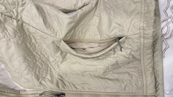 Patagonia ivory Jacket Women’s xsmall - Image 6