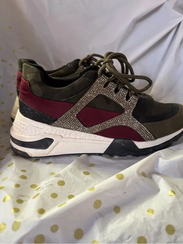 Steve Madden Olive Camo & Burgundy Crystal-Trim Sneaker - Image 5