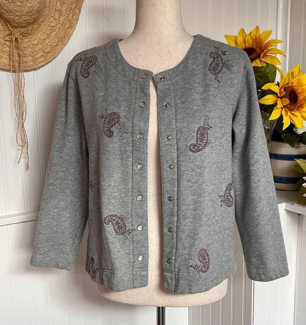 Grey & Purple Flower Button Down Cardigan Size M - Image 5