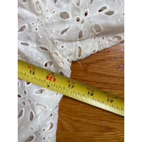 Wilfred Aritzia White Cotton Eyelet Cardigan V-Neck Puff‎ Sleeve Top Size M - Image 5