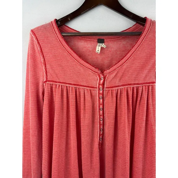 Women’s We the Free Large Faded Orange Henley Top - Image 2