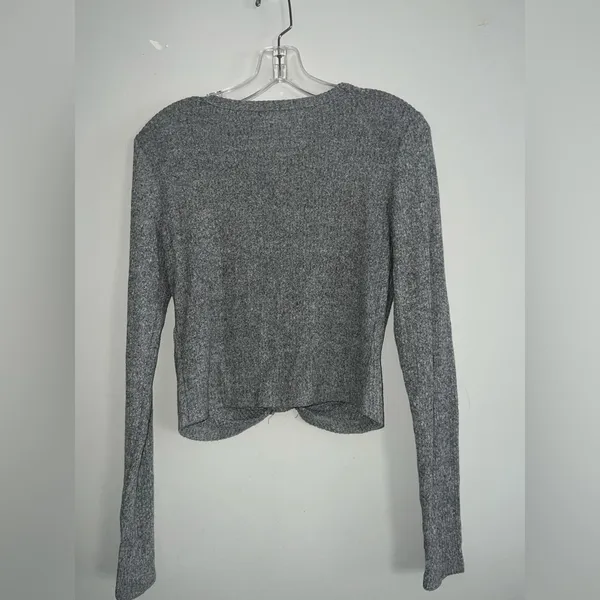 Hollister Women's Charcoal Long Sleeve Knotted Tee - Image 5