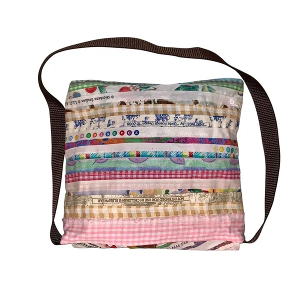 Handmade Quilted Patchwork Fabric Crossbody Bag Cottagecore Boho Purse Vintage‎ - Image 2