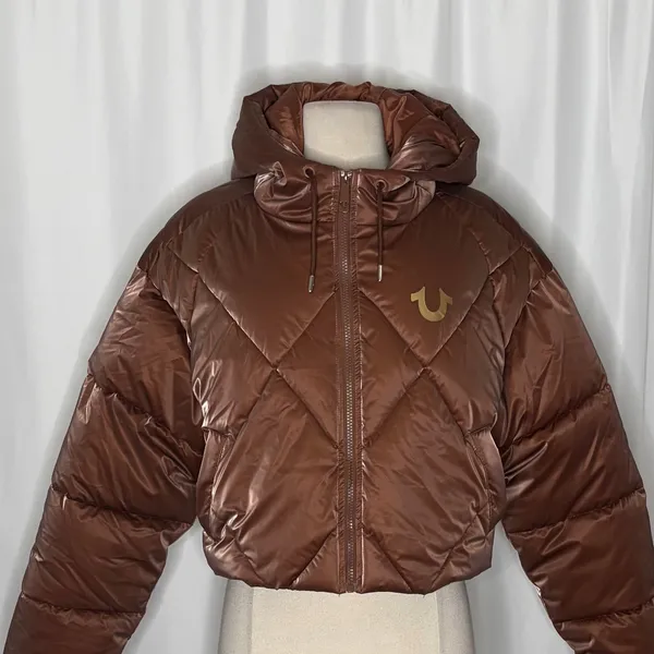 NWT!! TRUE RELIGION High-Shine Metallic Hooded Puffer Jacket Bronze Large - Image 3