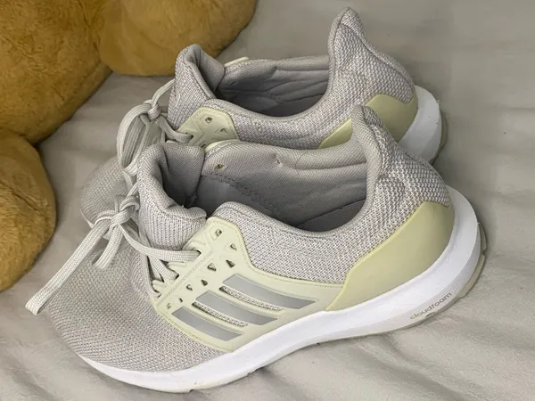 Women Adidas Solyx Running shoes Size 7.5 - Image 4