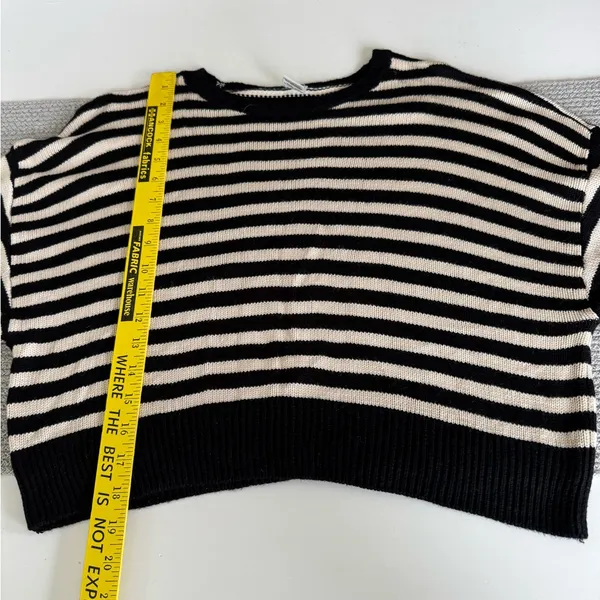 PINK Victoria’s Secret Black Ivory Striped Cropped Crewneck Sweater Sz Medium - Image 9