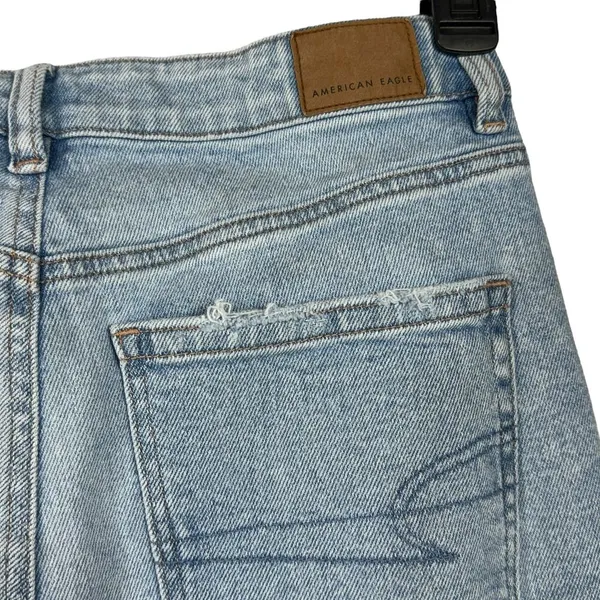 American Eagle SZ 8 Highest Rise Mom Jeans Distressed Rips Chewed Hem Light Wash - Image 8