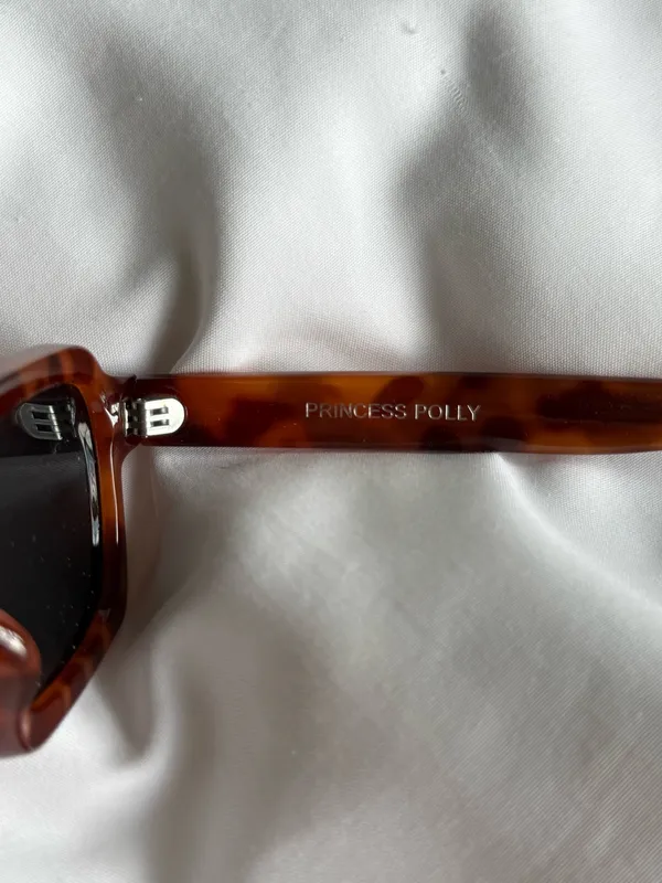 Princess Polly Tortoise Shell Sunglasses - Image 3