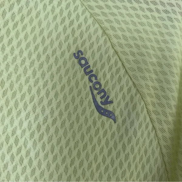 🦋 Saucony Neon Yellow Green Lighweight Hooded Long Sleeve Athletic Top Medium - Image 2