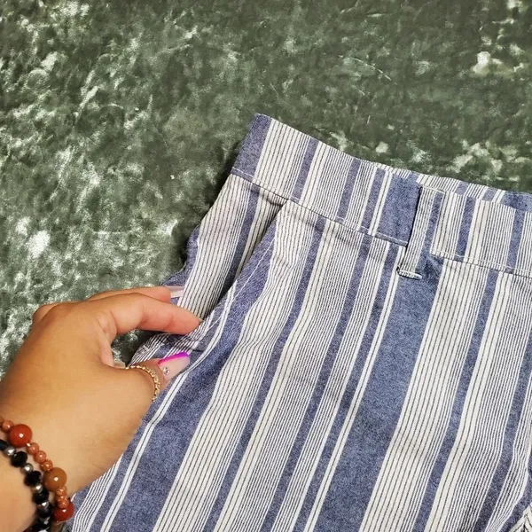 Old‎ Navy Striped Cuffed Shorts - Image 3