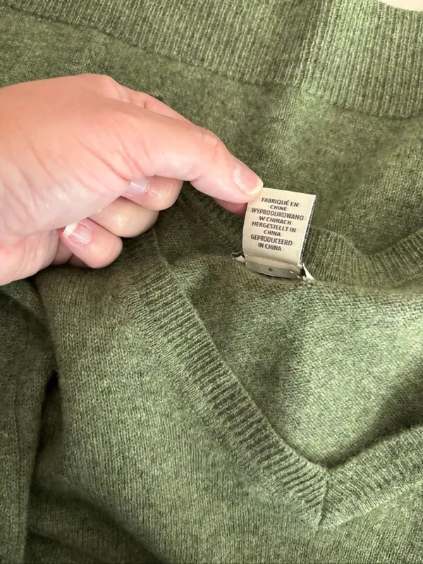Aspen 2- Ply Cashmere V Neck Sweater Green Size Medium - Image 3