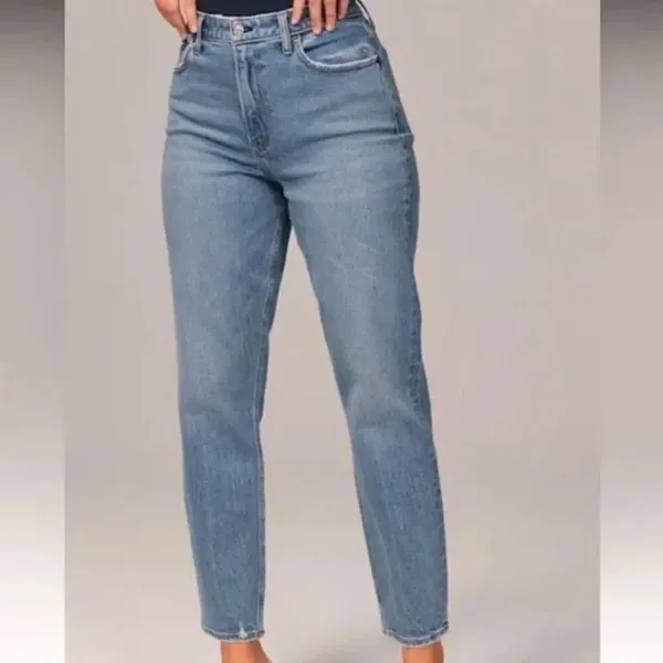 ✨Abercrombie & Fitch High Rise Mom Sz 10 Short Jeans✨ - Image 3