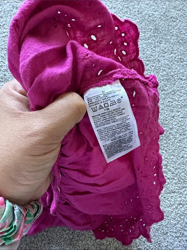 Old Navy Eyelet Ruffle strap Fuscia Peplum tank size medium 100% cotton - Image 3