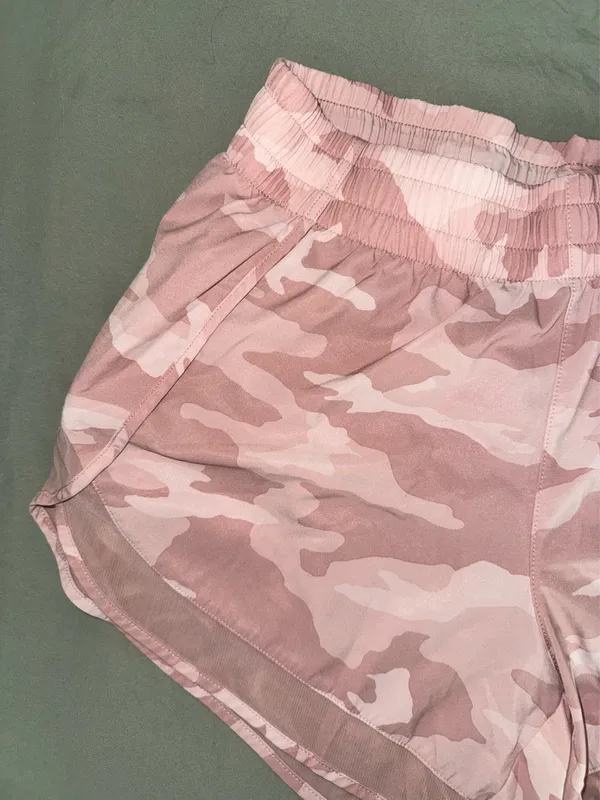 Athleta Mesh Racer Pink Camo Women's 4 inch Shorts - Image 2