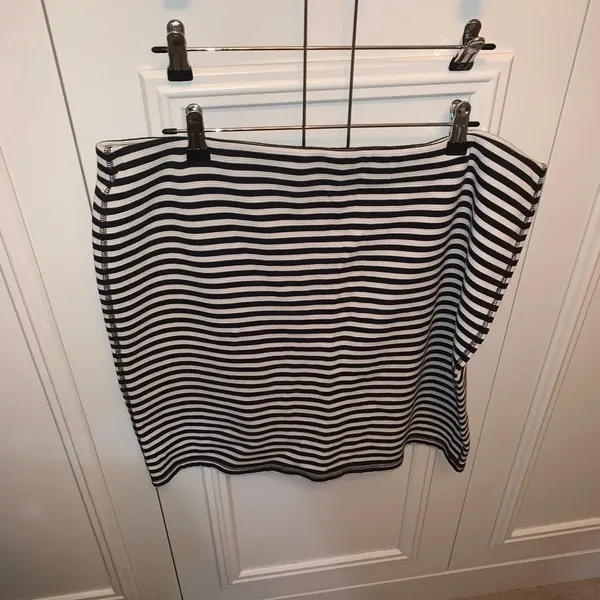 SHEIN faux leather black bomber‎ jacket & Old Navy black striped skirt XL - Image 8