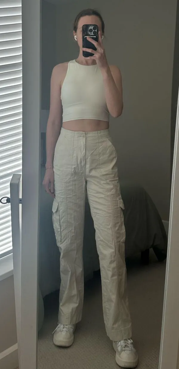 Abercrombie Women's Cream Relaxed Cargo Pants - Image 10