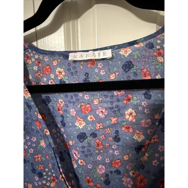 Karlie Blue Floral V Neck Crop Top Size Medium Hippie Boho 3/4 Sleeve - Image 2