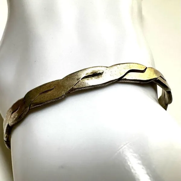 Silver tone braided bangle bracelet - Image 11