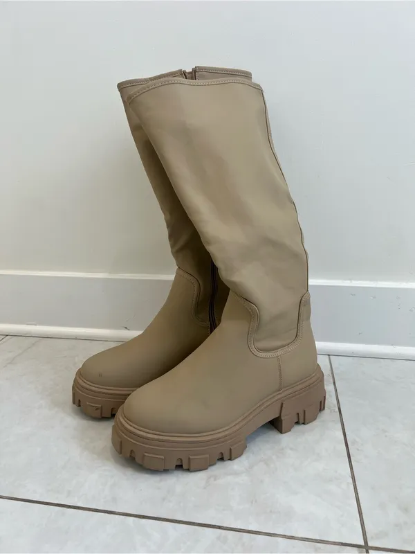 ASOS Design Tan Lug Sole Chunky Boots Size 7 Wide US - Image 2