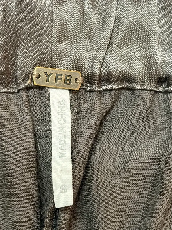 Young Fabulous & Broke (YFB) Women’s Satin Gray Cargo Pants Size Small - Image 3